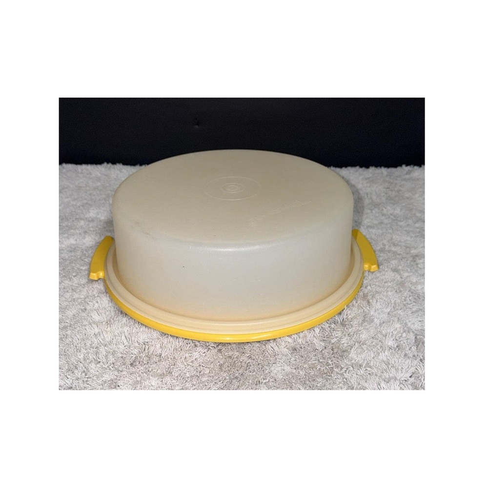 Vintage Tupperware Harvest Gold Round Cake Taker Pie Carrier USA NO HANDLE